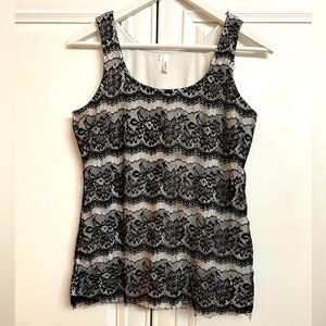 Studio Y Woman’s Sz Medium Black Lace Over White Scoop Neck Tank Top Shirt